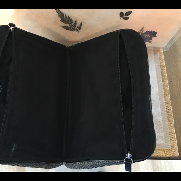 Very Large Cosmetic Bag With 2 Zipper Pockets - Picture 2 of 3